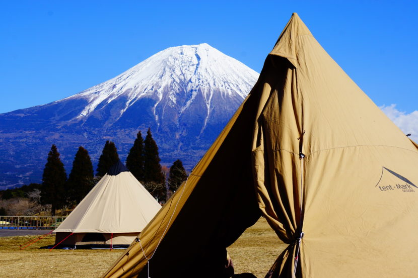 田貫湖キャンプ場　富士山をバックにテント撮影